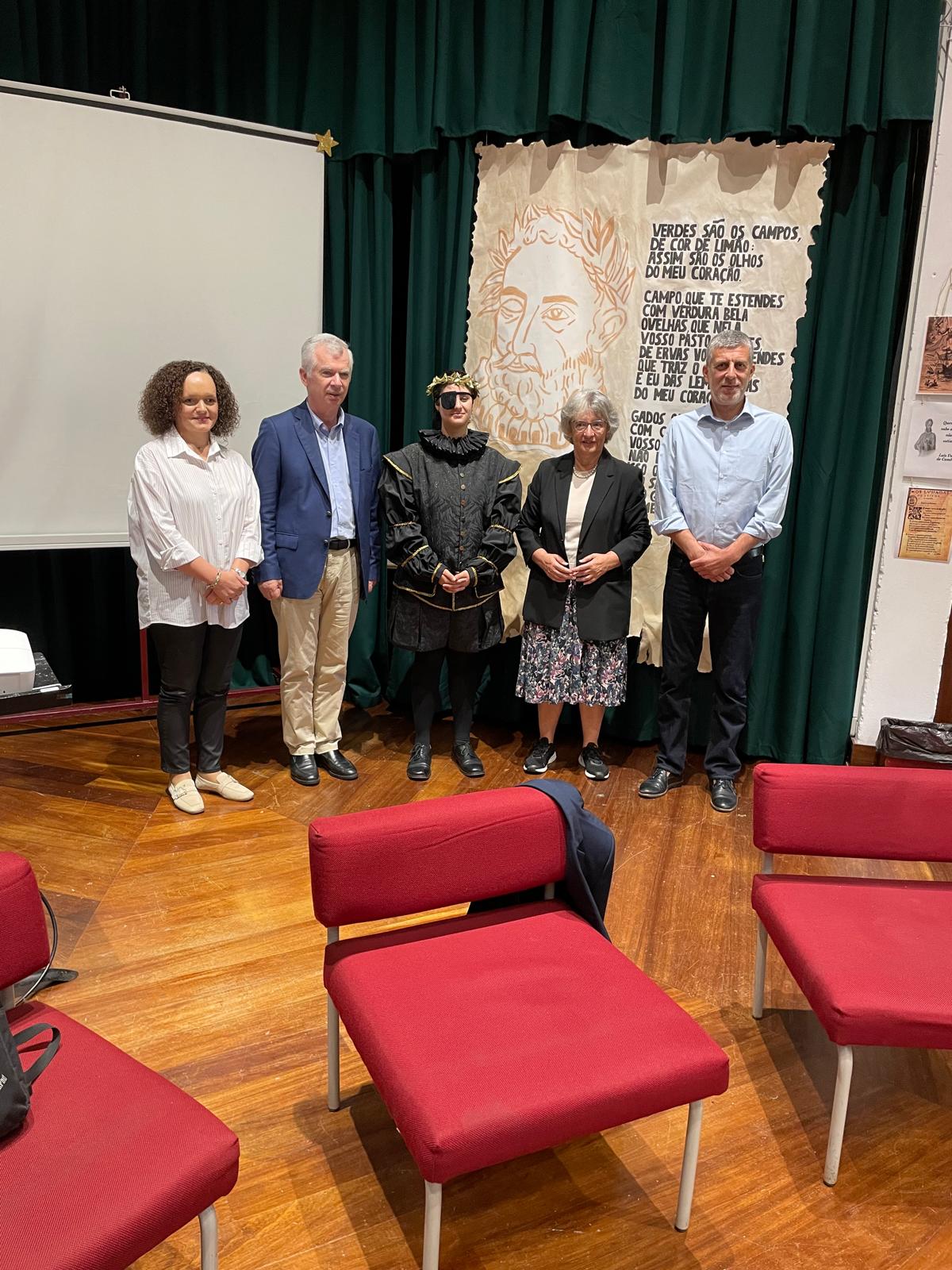 Escola Secundária Vitorino Nemésio acolhe sessão do Colóquio Internacional “O Mundo de Camões”