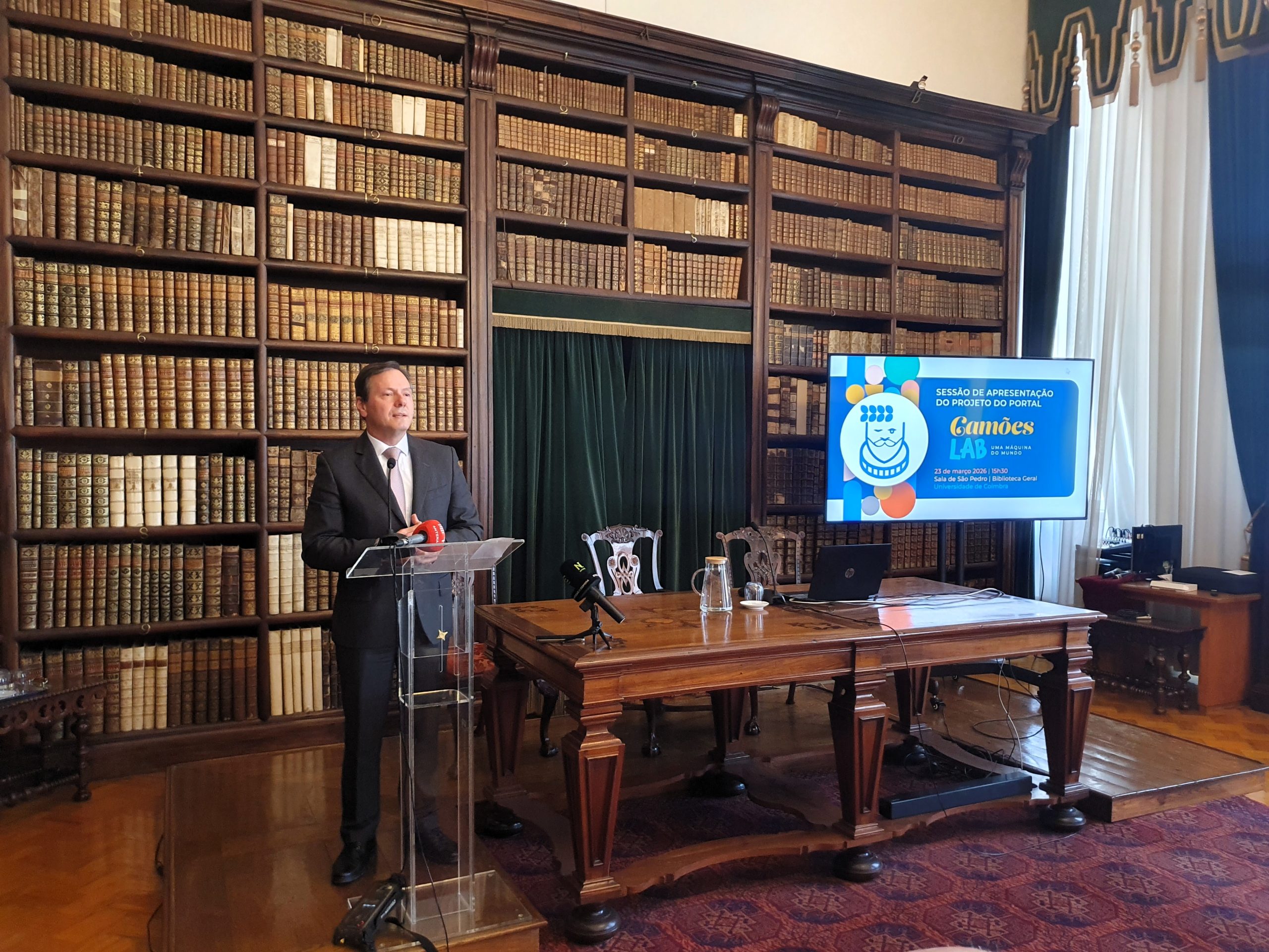 Camões Lab - Uma Máquina do Mundo