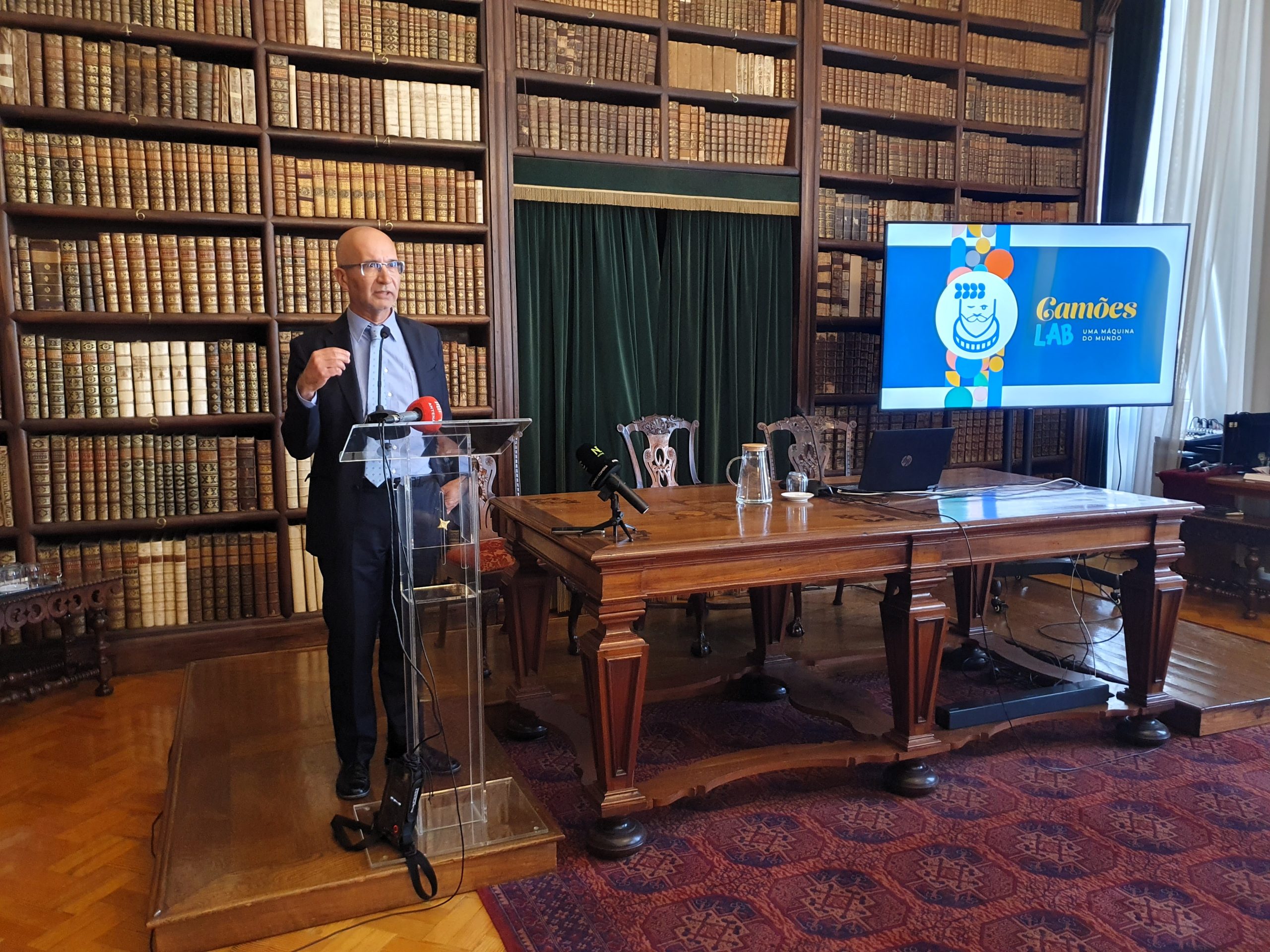 Camões Lab - Uma Máquina do Mundo