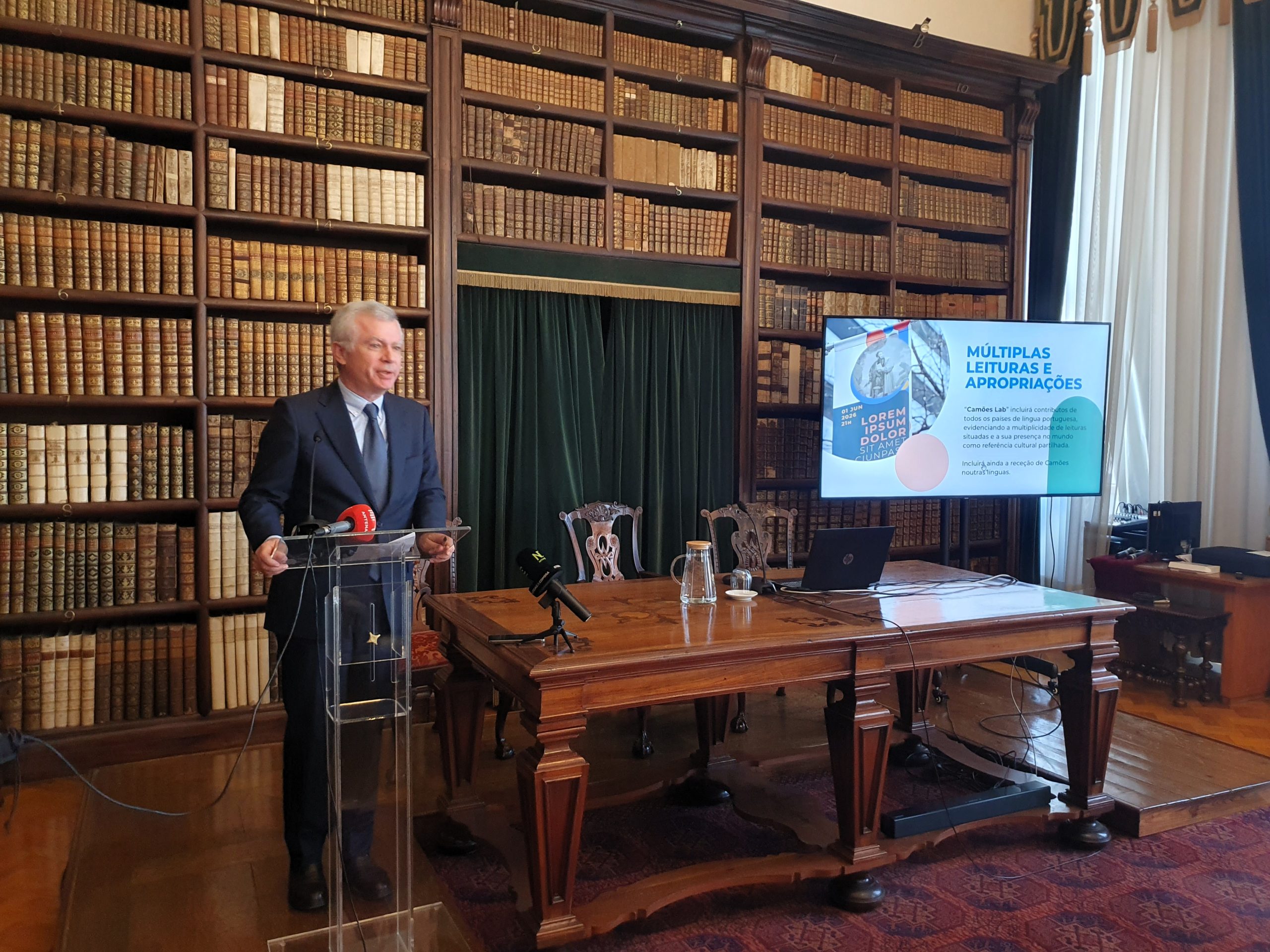 Camões Lab - Uma Máquina do Mundo