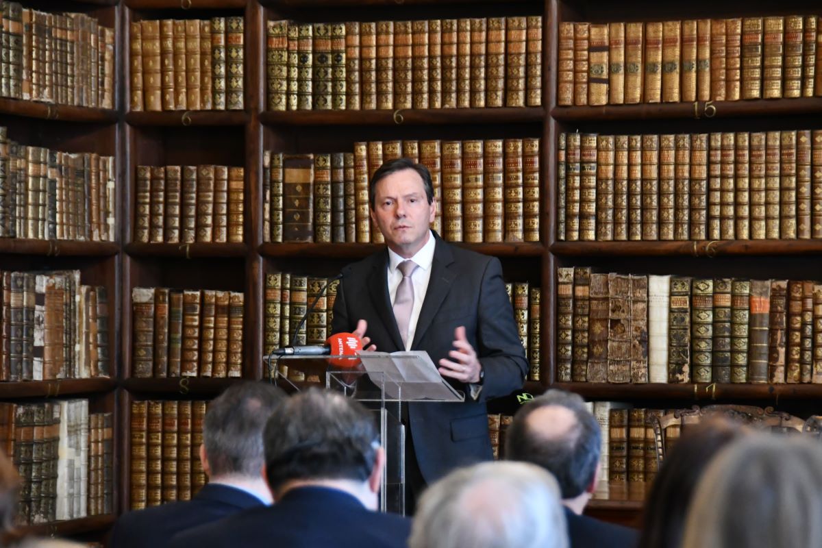 Camões Lab - Uma Máquina do Mundo