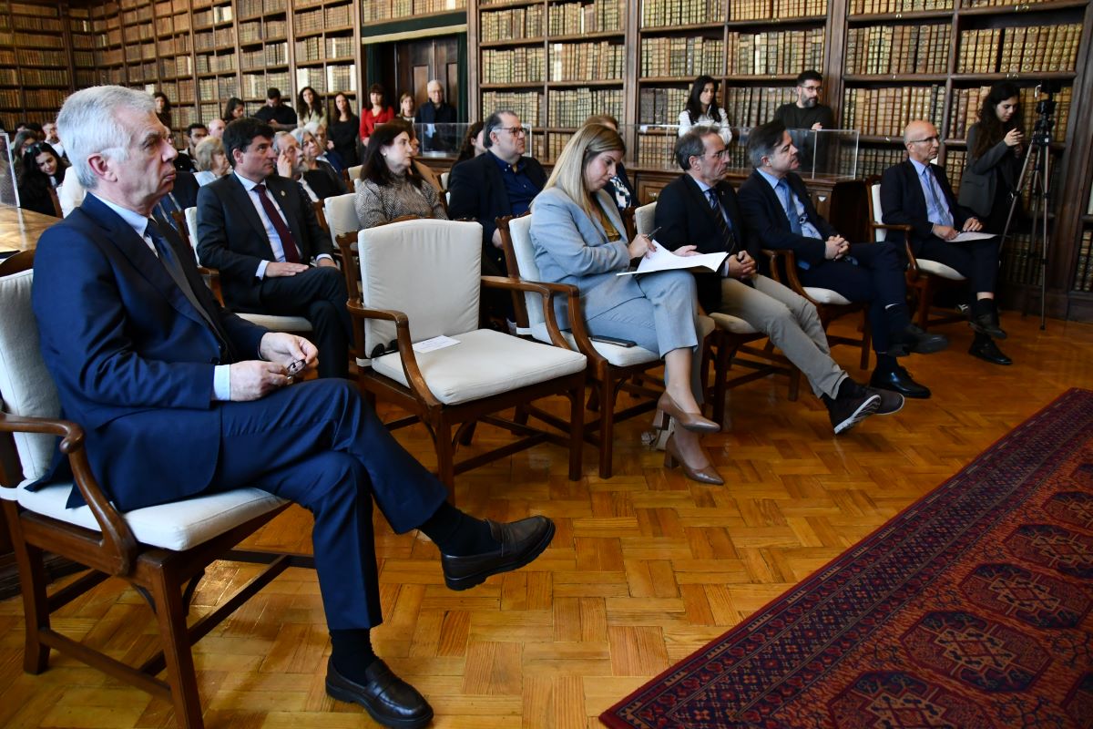 Camões Lab - Uma Máquina do Mundo