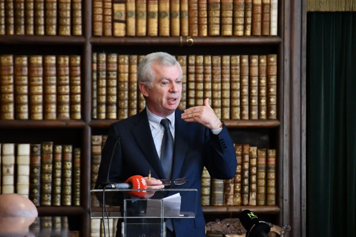 Camões Lab - Uma Máquina do Mundo