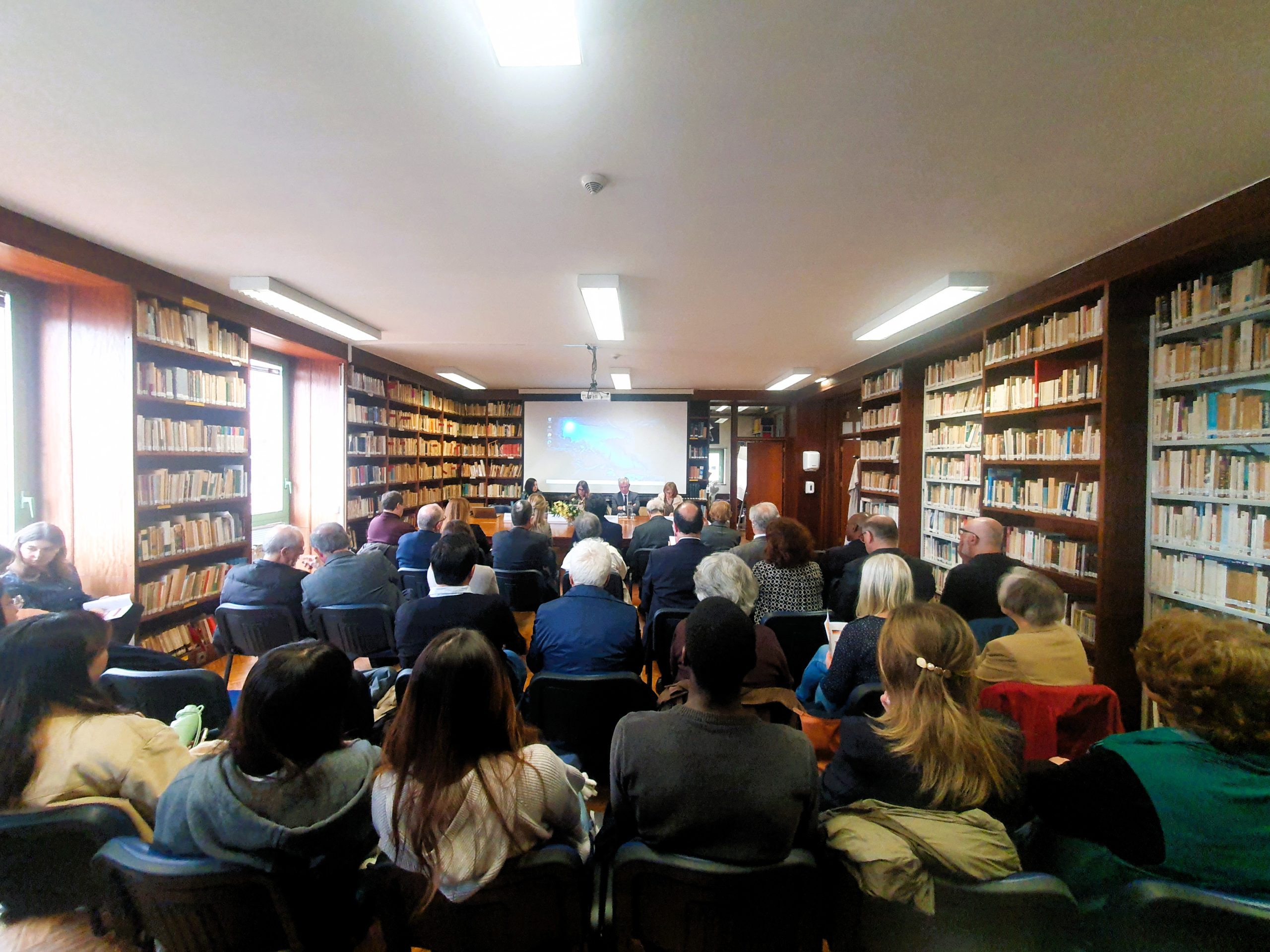 Arrancou hoje a IX Reunião Internacional de Camonistas no Porto