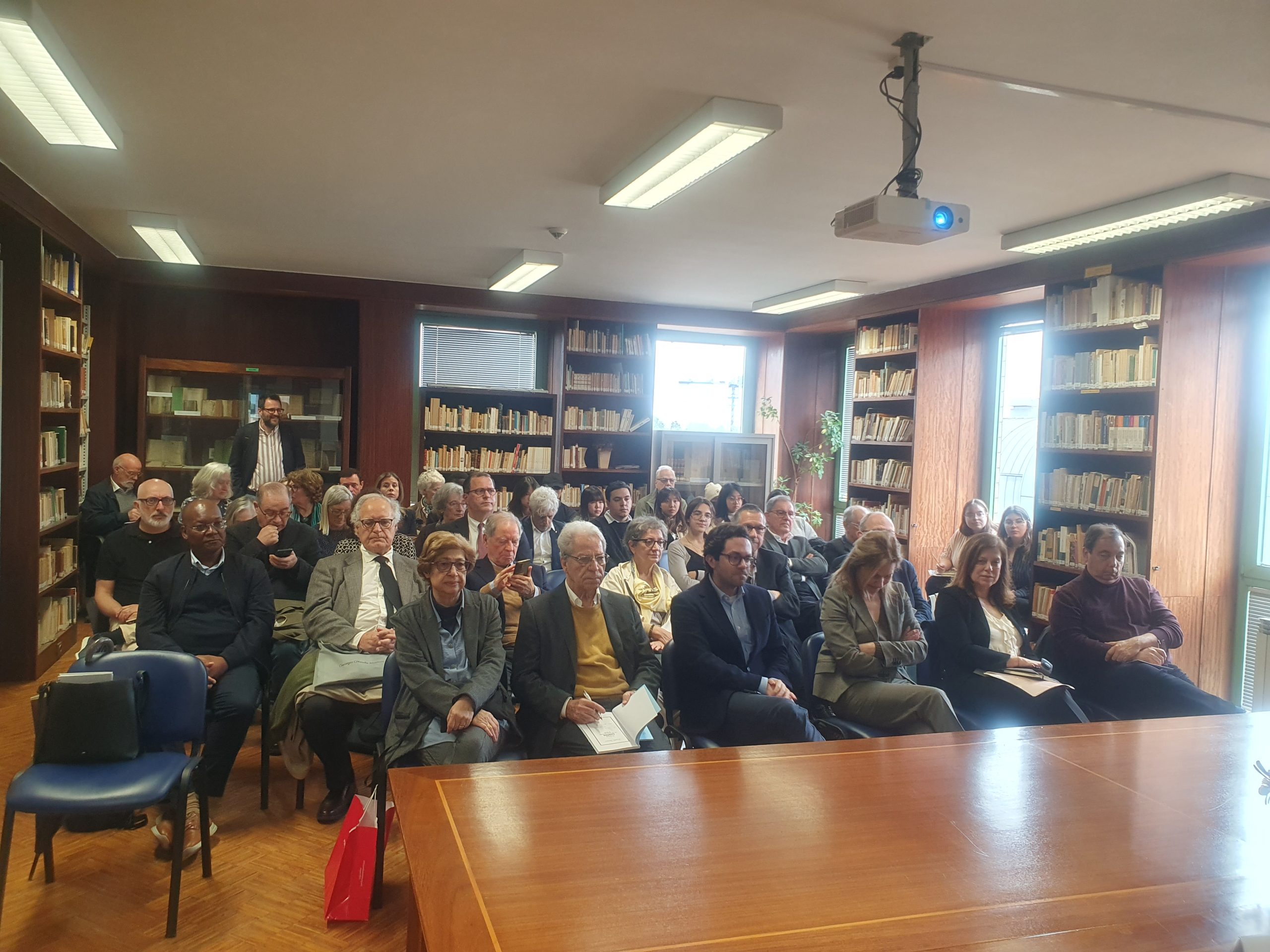 Arrancou hoje a IX Reunião Internacional de Camonistas no Porto