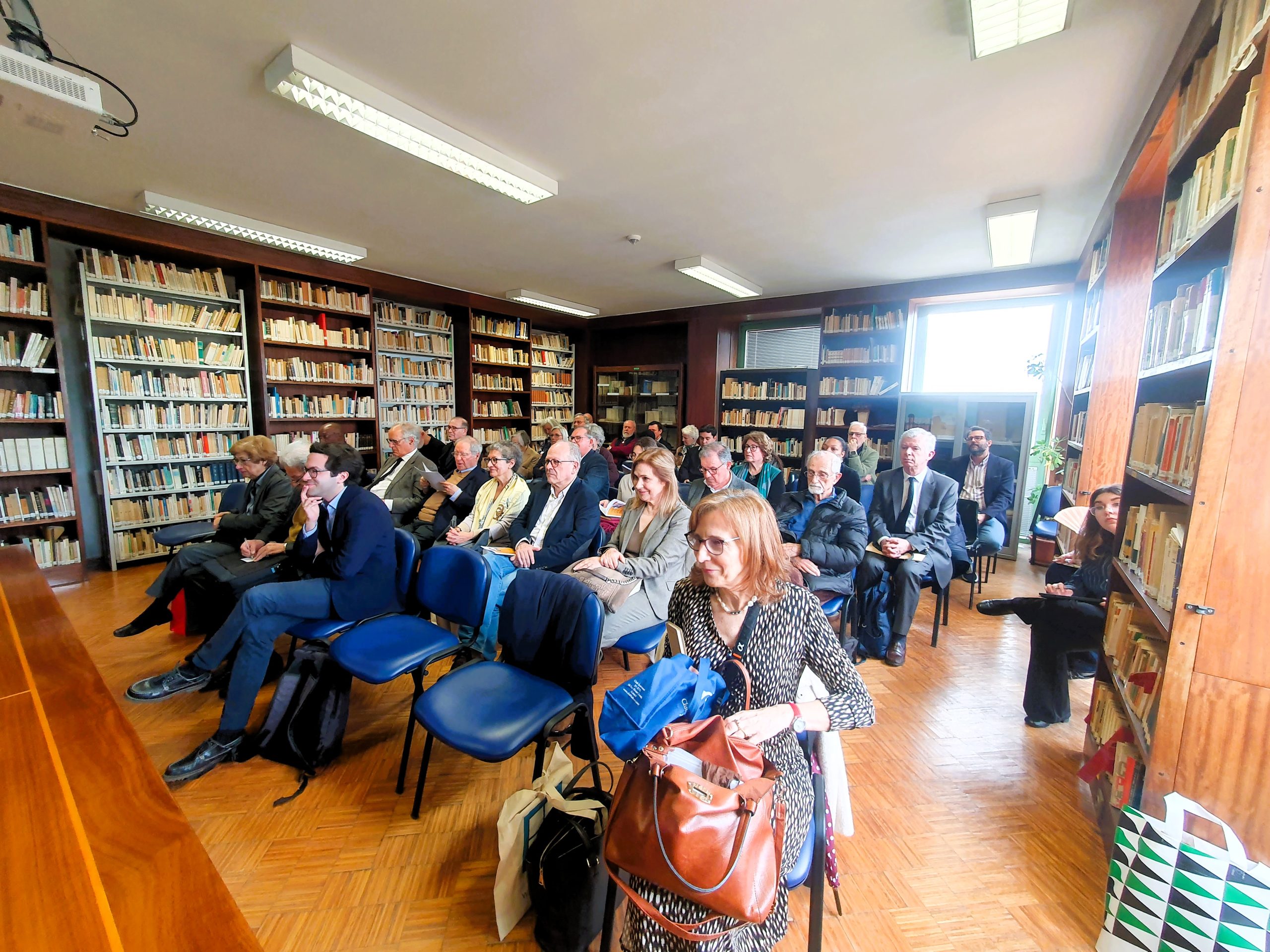 Arrancou hoje a IX Reunião Internacional de Camonistas no Porto