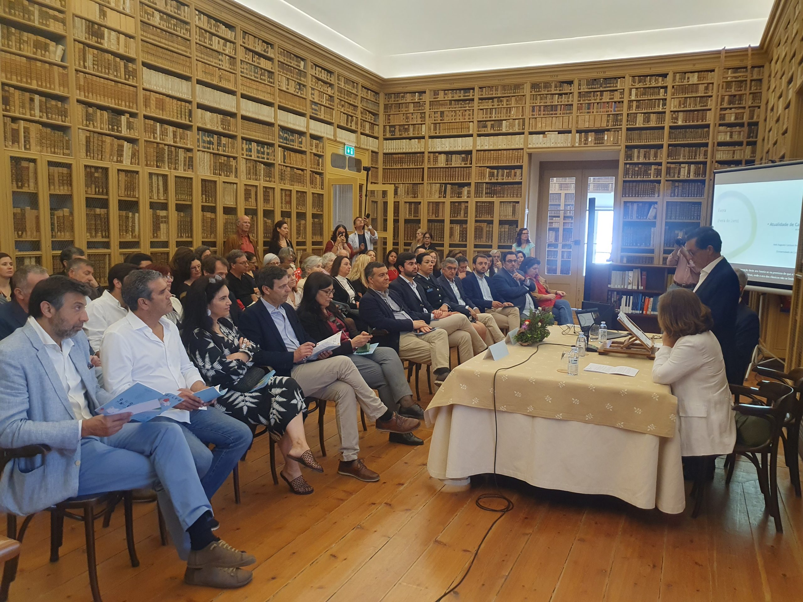 Évora dedica 