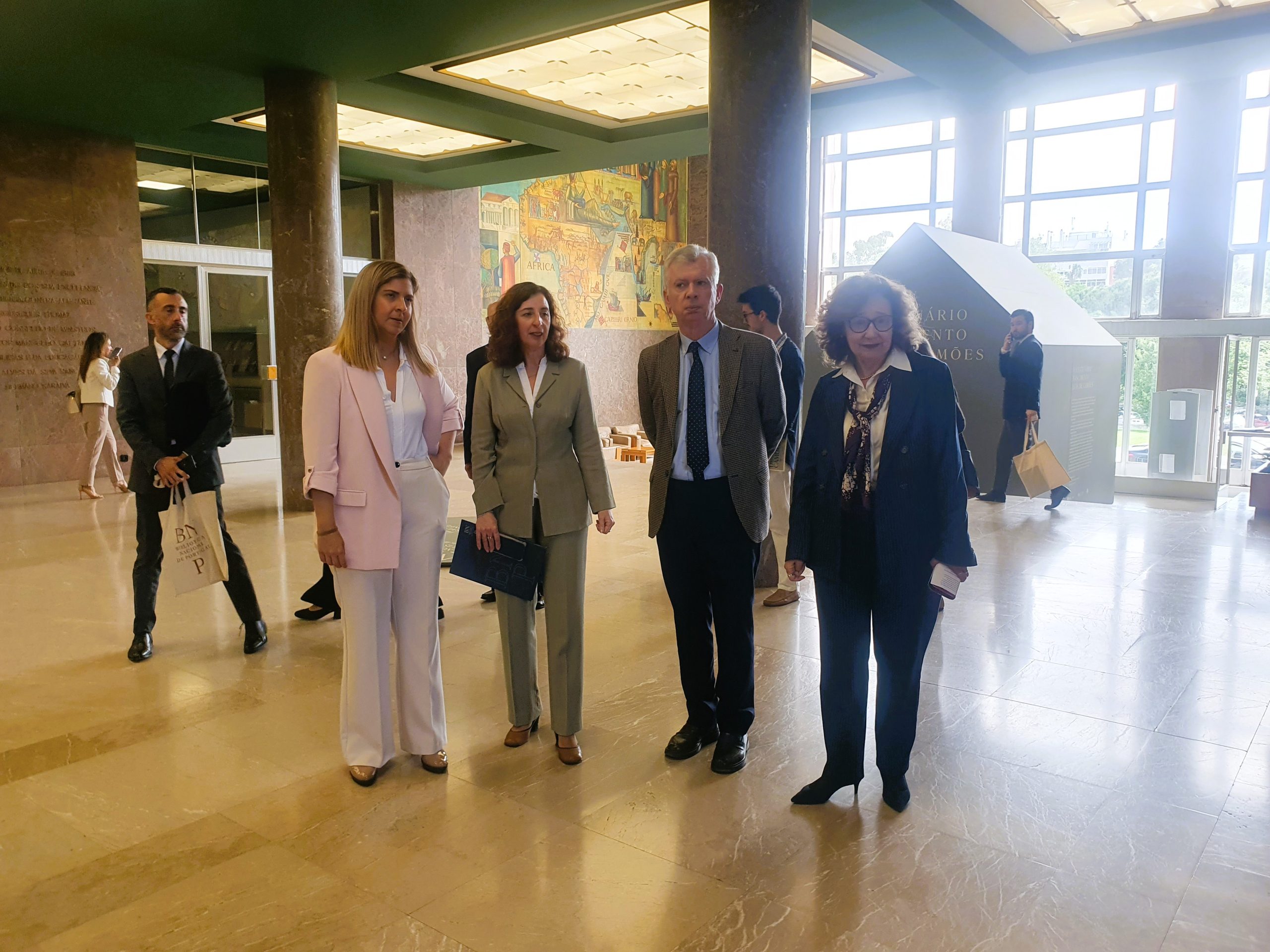 Já pode visitar as duas exposições dedicadas a Camões