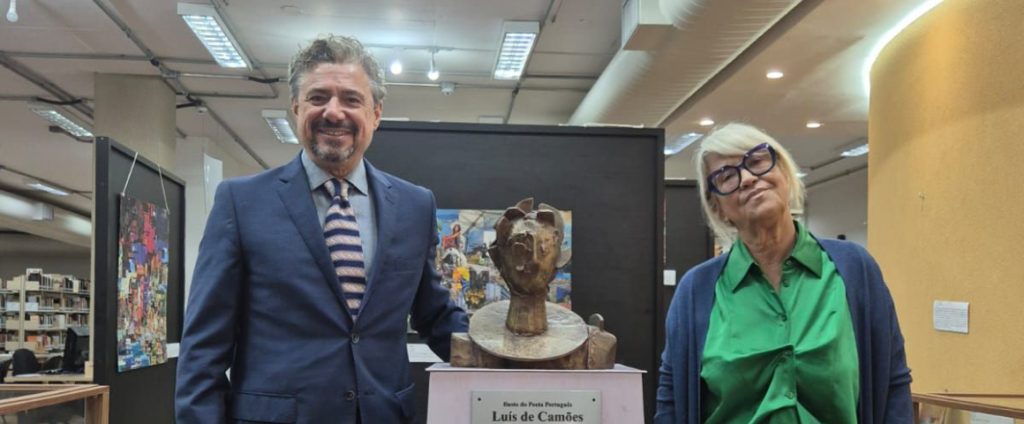 UCCLA assinala centenário de Camões com entrega de busto à Unesp